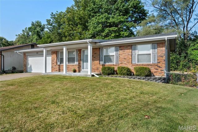 12063 Trampe Heights Lane, St Louis, MO 63138
