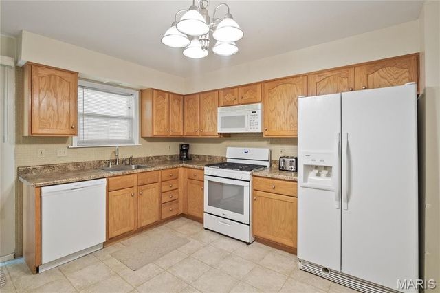 12063 Trampe Heights Lane, St Louis, MO 63138