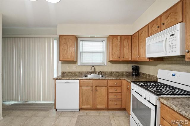 12063 Trampe Heights Lane, St Louis, MO 63138