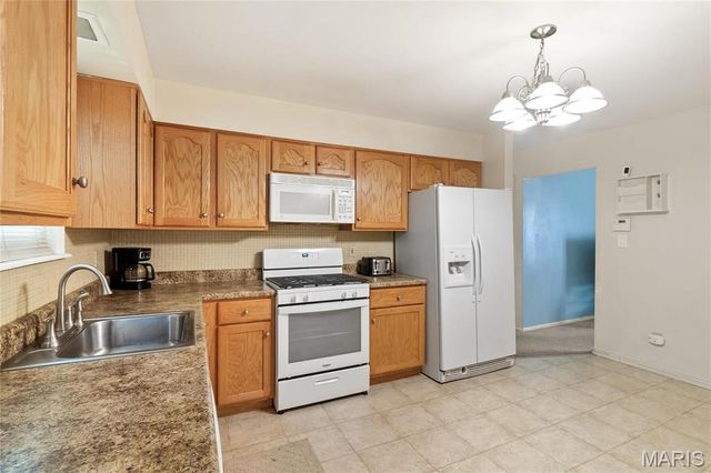 12063 Trampe Heights Lane, St Louis, MO 63138