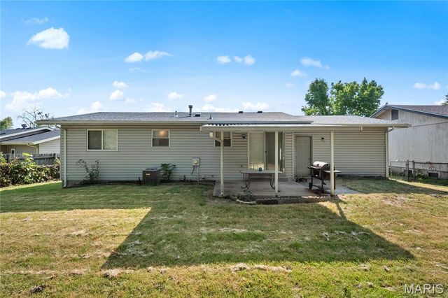 12063 Trampe Heights Lane, St Louis, MO 63138