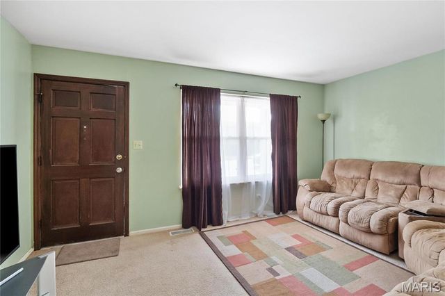 12063 Trampe Heights Lane, St Louis, MO 63138