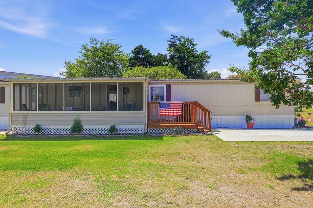 1420 Circle Dr., North Myrtle Beach, SC 29582