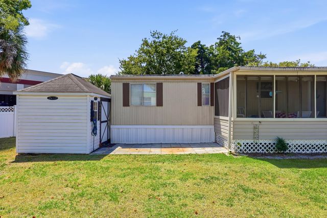 1420 Circle Dr., North Myrtle Beach, SC 29582