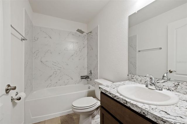 230 COVE AT EAGLE LAKE CIRCLE, Eagle Lake, FL 33839