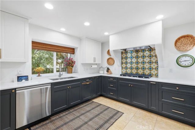 23656 White Oak Court, Newhall, CA 91321