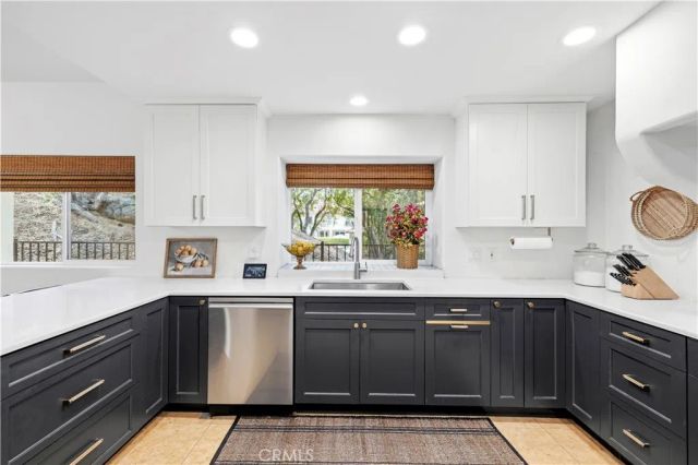 23656 White Oak Court, Newhall, CA 91321