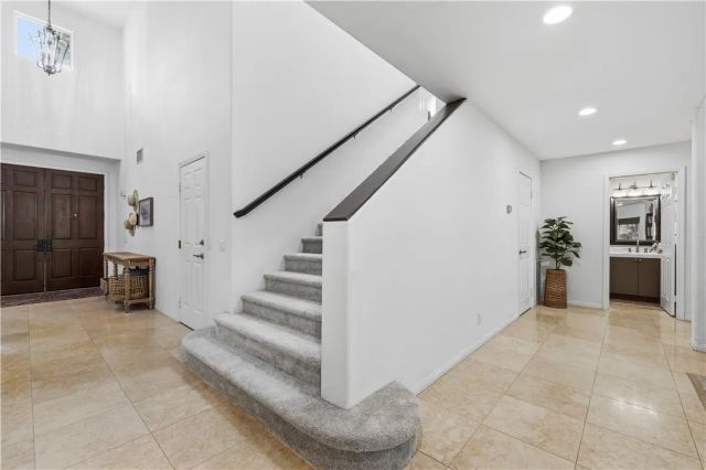 23656 White Oak Court, Newhall, CA 91321