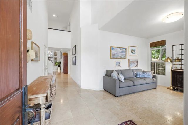 23656 White Oak Court, Newhall, CA 91321