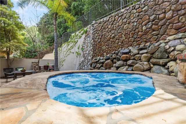 23656 White Oak Court, Newhall, CA 91321