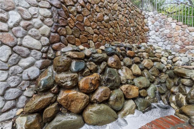 23656 White Oak Court, Newhall, CA 91321