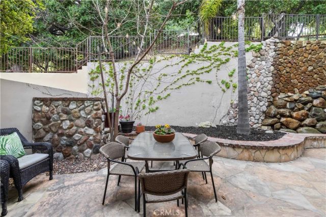 23656 White Oak Court, Newhall, CA 91321