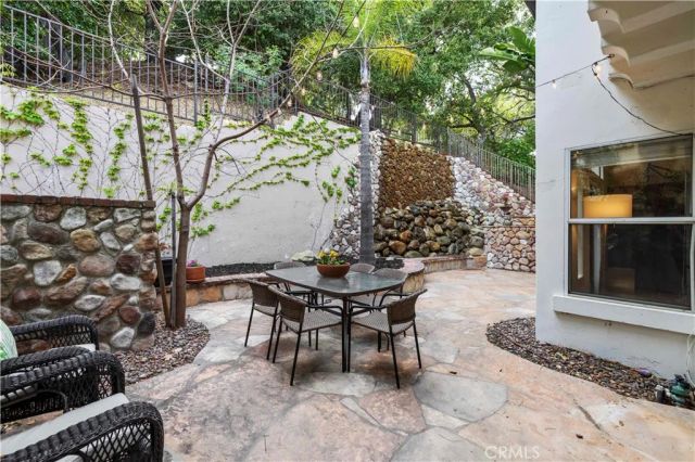 23656 White Oak Court, Newhall, CA 91321