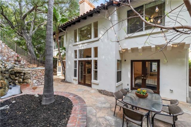 23656 White Oak Court, Newhall, CA 91321