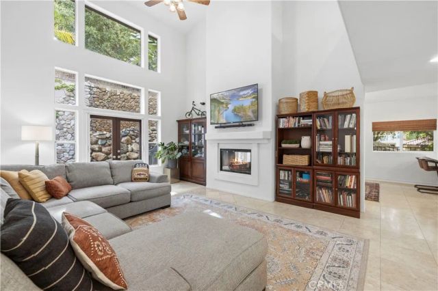 23656 White Oak Court, Newhall, CA 91321