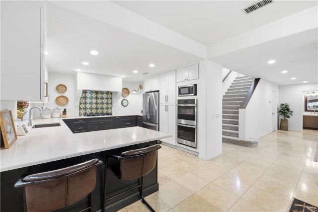 23656 White Oak Court, Newhall, CA 91321