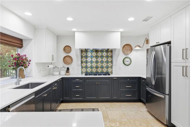 23656 White Oak Court, Newhall, CA 91321