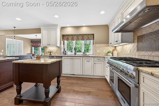 337 Country Club Court, Canton, MI 48188