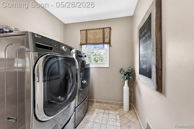 337 Country Club Court, Canton, MI 48188