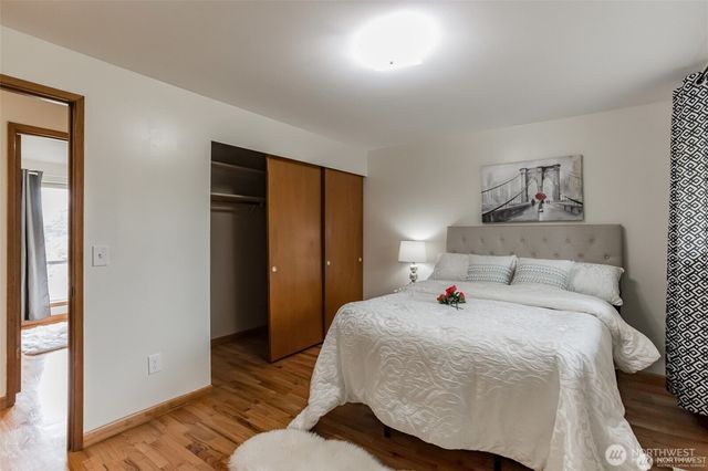 23504 110th place SE, Kent, WA 98031