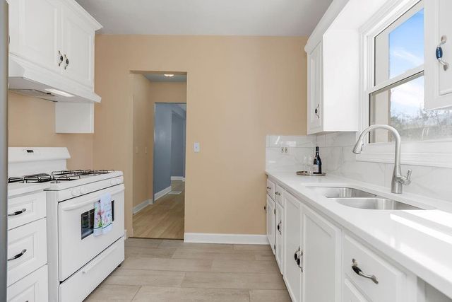 2112 E 36th Street, Kansas City, MO 64109