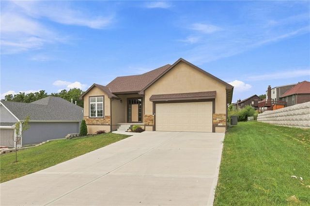 7402 Palmer Avenue, Kansas City, MO 64133