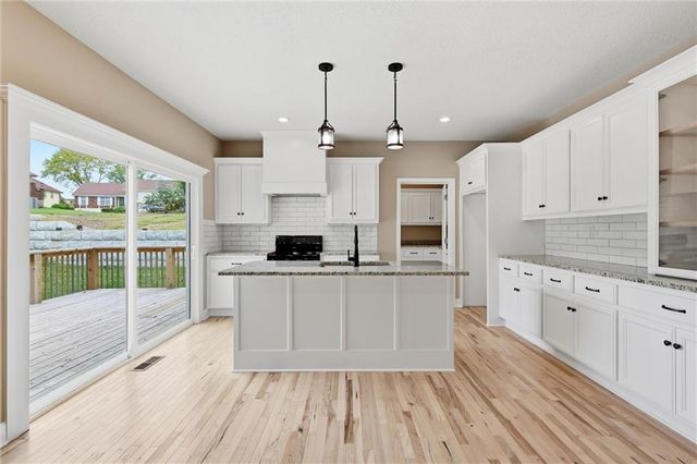 7402 Palmer Avenue, Kansas City, MO 64133