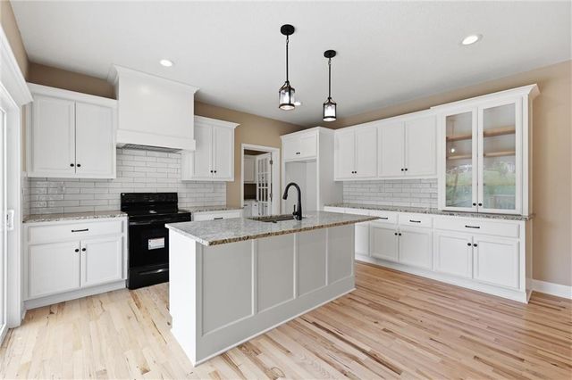 7402 Palmer Avenue, Kansas City, MO 64133