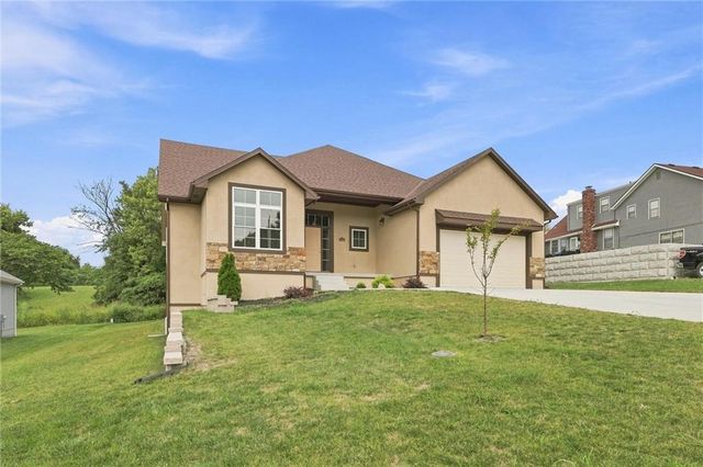 7402 Palmer Avenue, Kansas City, MO 64133