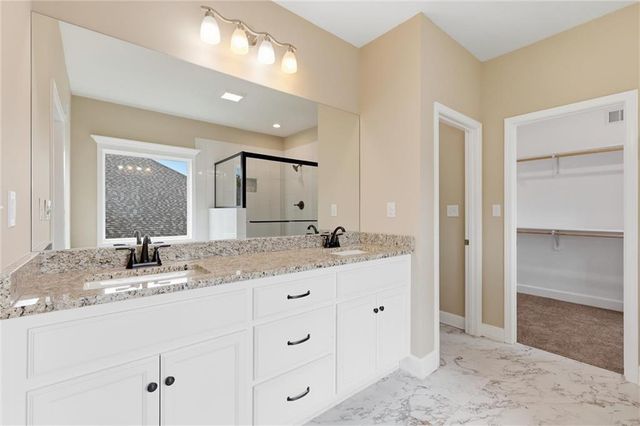 7402 Palmer Avenue, Kansas City, MO 64133