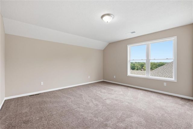 7402 Palmer Avenue, Kansas City, MO 64133