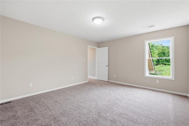7402 Palmer Avenue, Kansas City, MO 64133