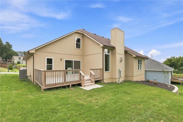 7402 Palmer Avenue, Kansas City, MO 64133