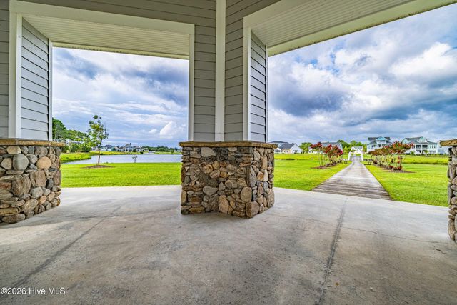 377 Spicer Lake Drive, Holly Ridge, NC 28445