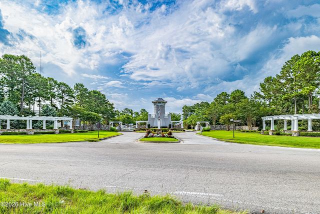 377 Spicer Lake Drive, Holly Ridge, NC 28445