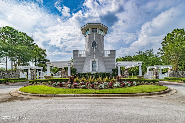 377 Spicer Lake Drive, Holly Ridge, NC 28445