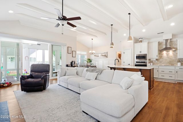 377 Spicer Lake Drive, Holly Ridge, NC 28445