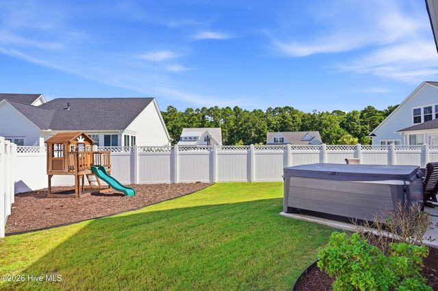 377 Spicer Lake Drive, Holly Ridge, NC 28445