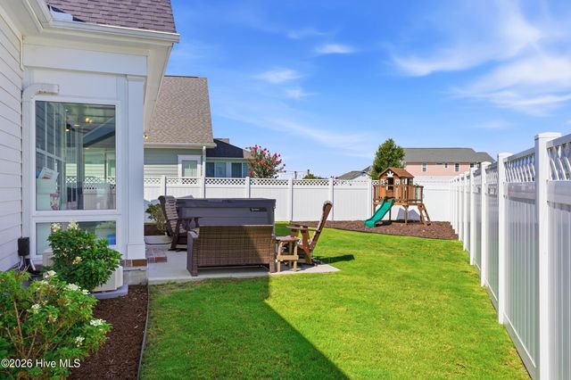 377 Spicer Lake Drive, Holly Ridge, NC 28445