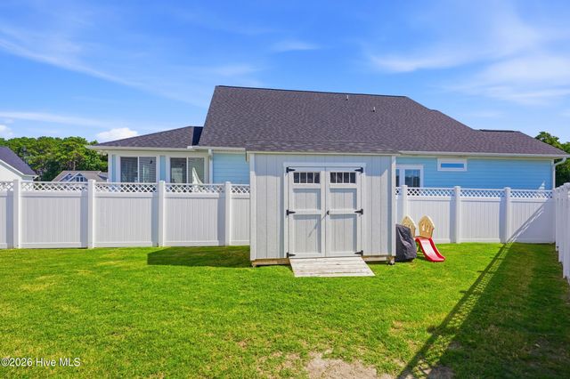377 Spicer Lake Drive, Holly Ridge, NC 28445