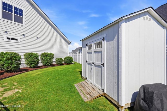 377 Spicer Lake Drive, Holly Ridge, NC 28445