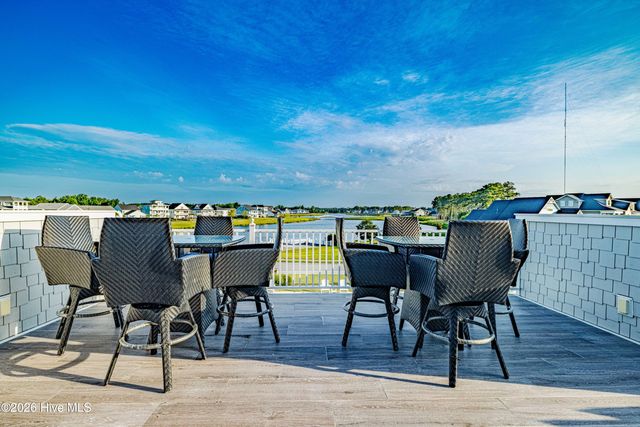 377 Spicer Lake Drive, Holly Ridge, NC 28445