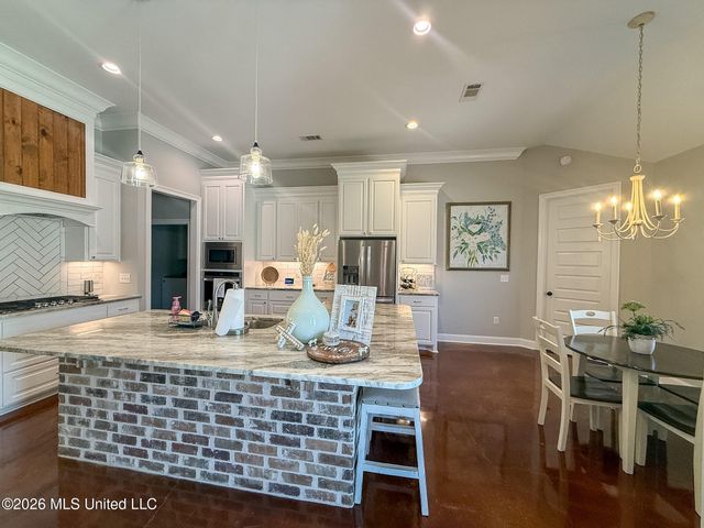 143 Magnolia Pl Circle, Brandon, MS 39047