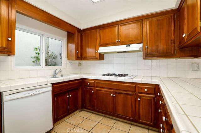 26807 Circle Of The Oaks, Newhall, CA 91321