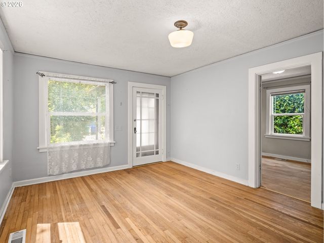 7448 Se 51ST Ave, Portland, OR 97206