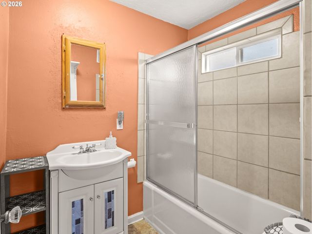 7448 Se 51ST Ave, Portland, OR 97206