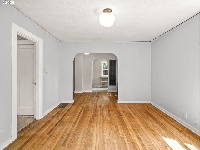 7448 Se 51ST Ave, Portland, OR 97206