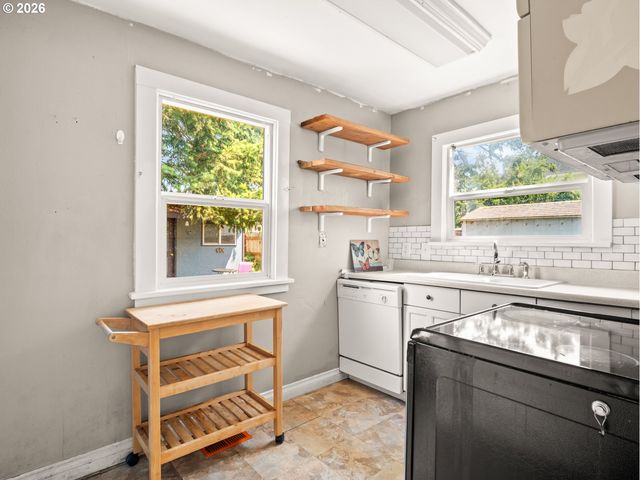 7448 Se 51ST Ave, Portland, OR 97206