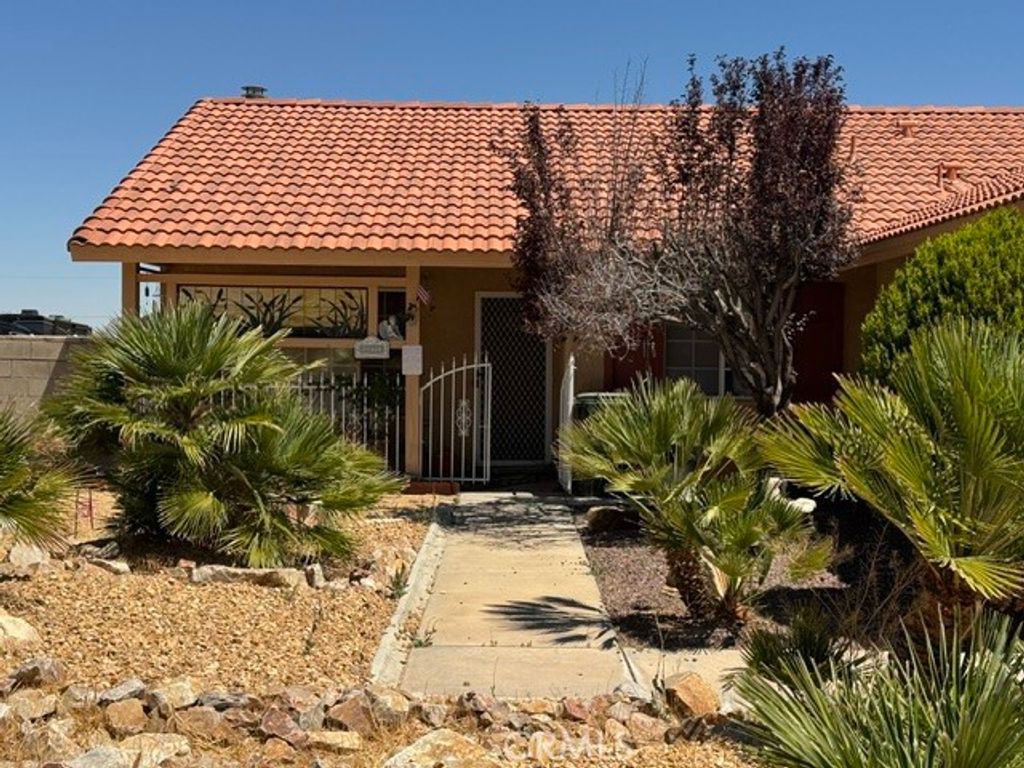 Image 10 of property listing at 22410 Broken Lance Court, Apple Valley, CA 92307