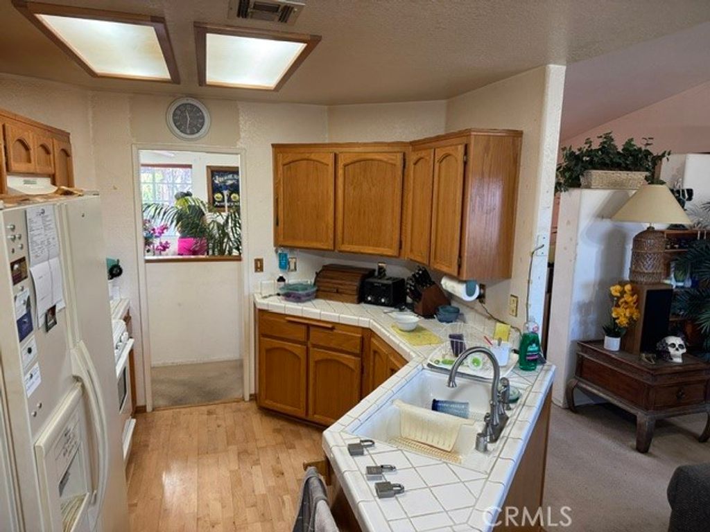 Image 2 of property listing at 22410 Broken Lance Court, Apple Valley, CA 92307